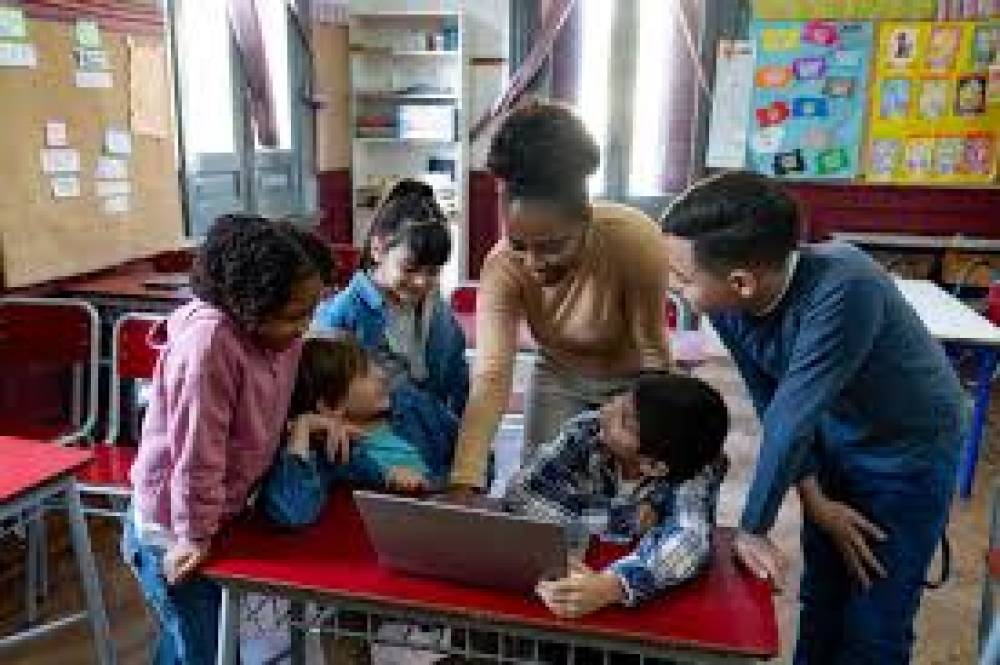 A Importância da Introdução da Tecnologia na Base da Formação Escolar