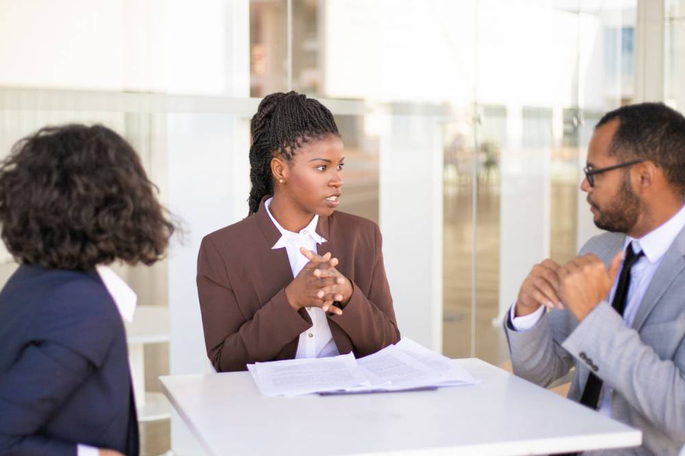 Dicas para Entrevistas de Sucesso: Navegando pelo Processo com Confiança