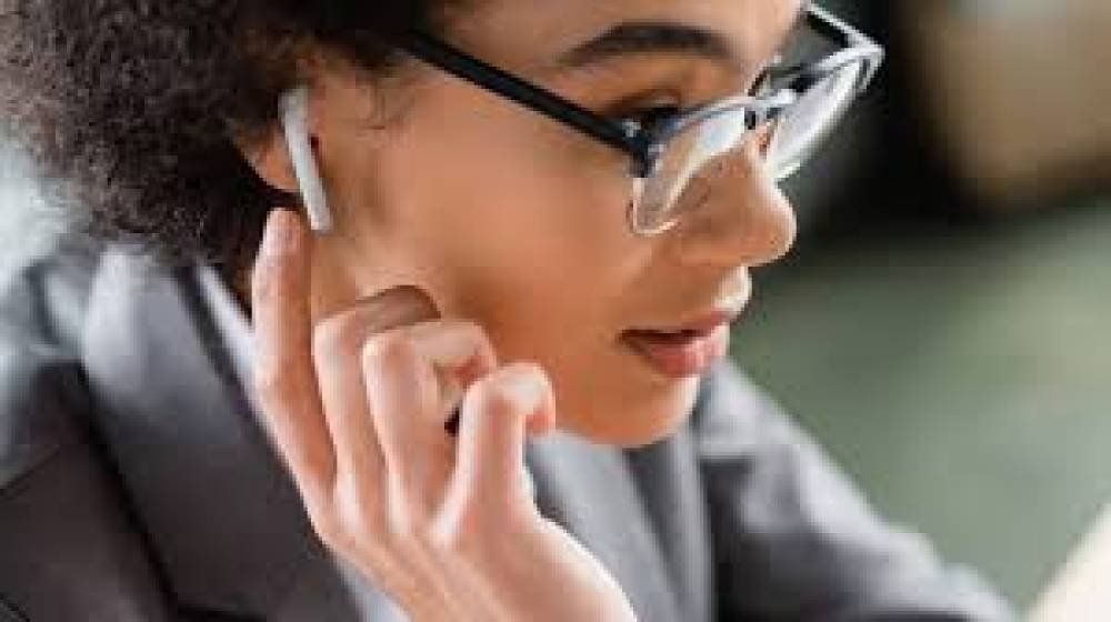 Os Riscos Associados ao Uso Prolongado de Auriculares de Ouvido