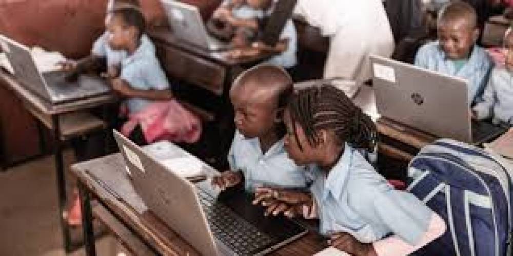 Impacto da tecnologia na educação em Moçambique